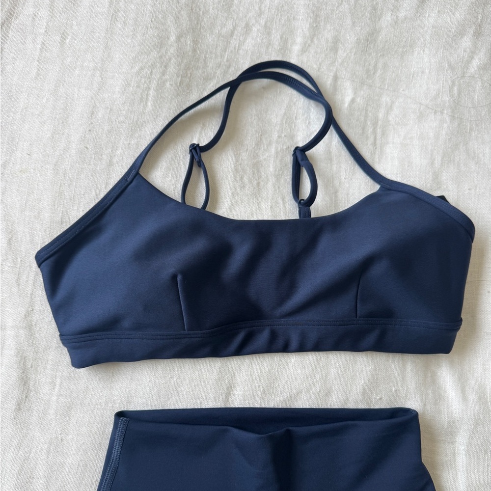 ALO Yoga Airlift Intrigue Bra in Navy NWOT